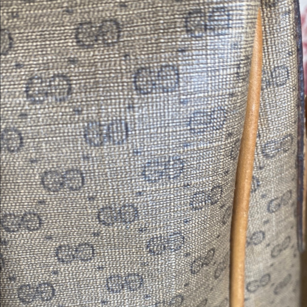 Gucci Brown Shoulder Bag with Iconic Design - Picture 3 of 16